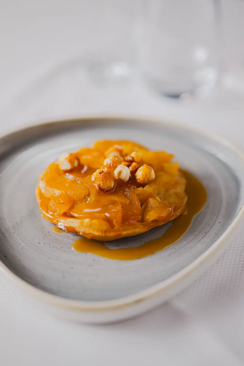 Tatin caramélisée et noisettes